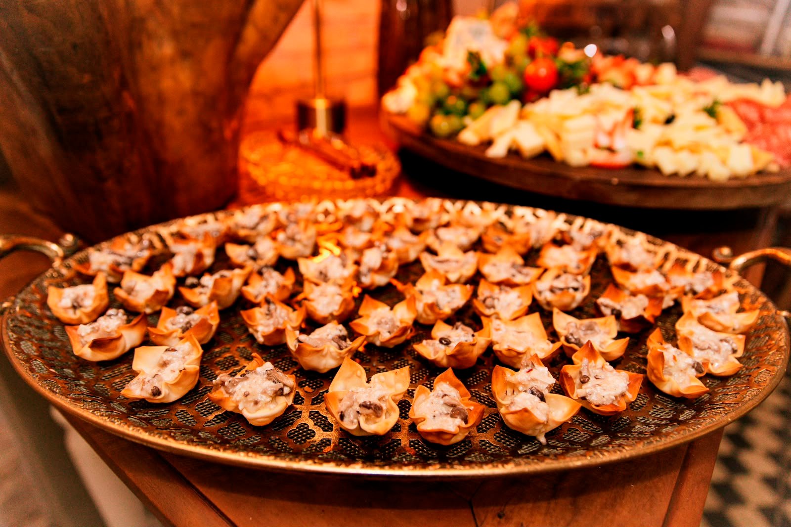 Canapés servidos em bandeja